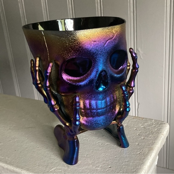 NWT Purple Iridescent Oil Slick Skull 💀 in Hands Snack or Candy Bowl Decoration - Picture 3 of 16